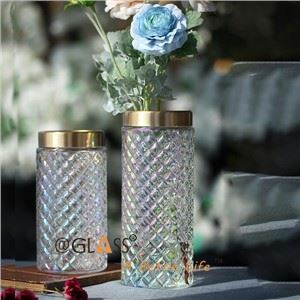 Vase en verre en forme de diamant
